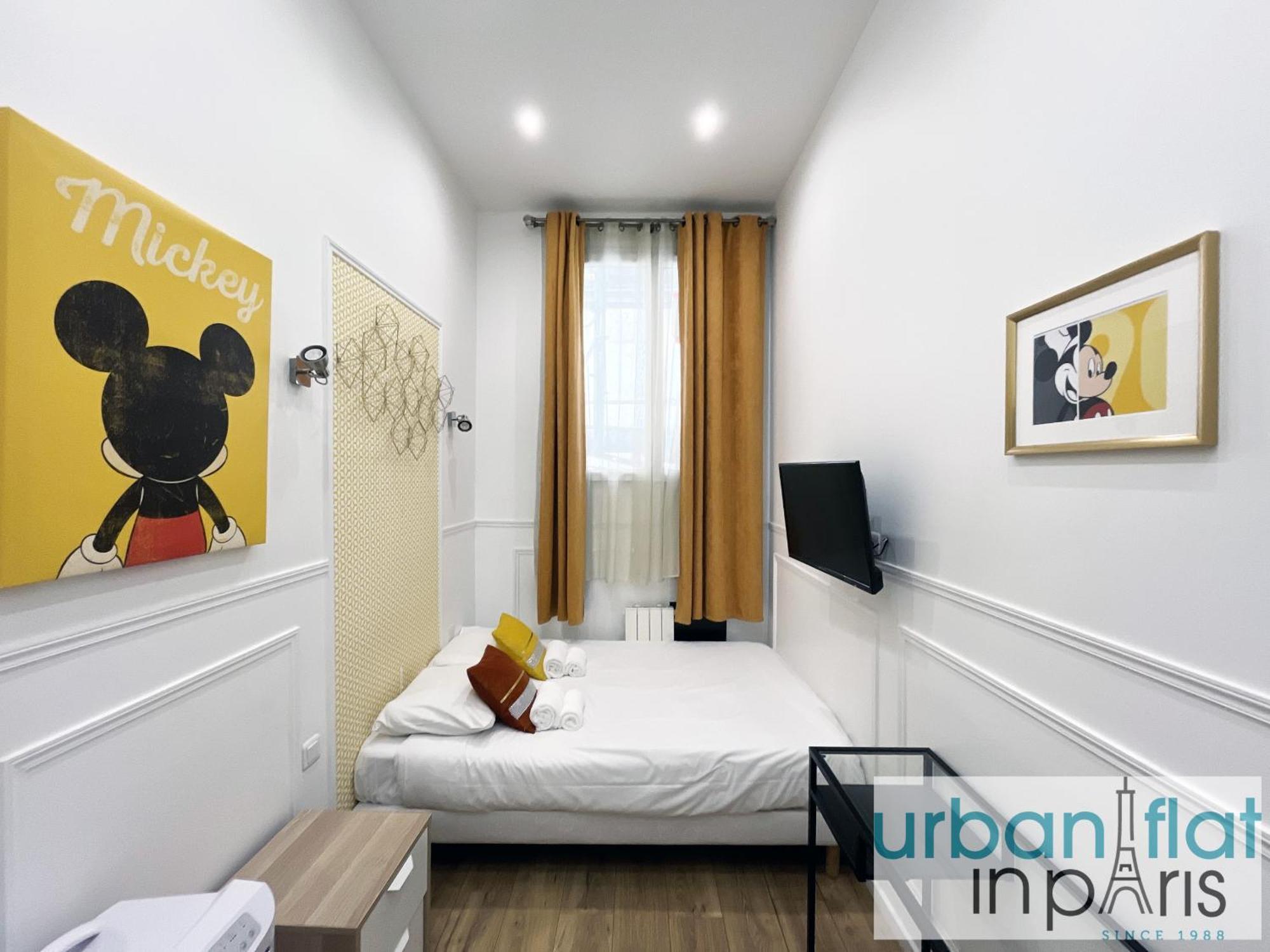72 - Mermoz Mickey Mouse Париж Екстериор снимка
